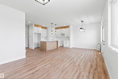 5002 53 Ave, Calmar, AB - Indoor