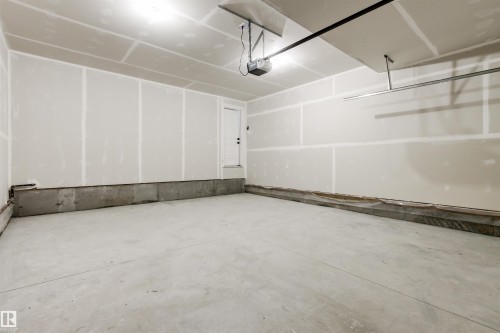 5002 53 Ave, Calmar, AB - Indoor Photo Showing Garage