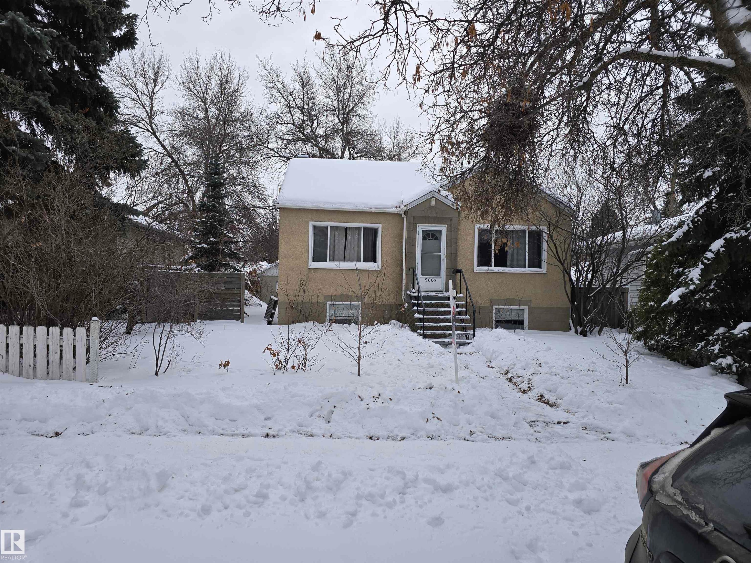 9607 72 Avenue, Edmonton, AB
