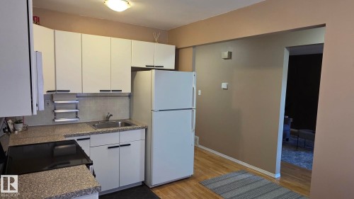117 Londonderry Square Square, Edmonton, AB - Indoor Photo Showing Kitchen