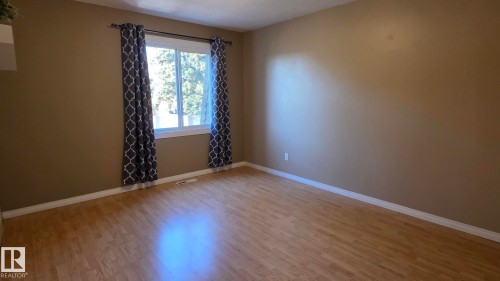 117 Londonderry Square Square, Edmonton, AB - Indoor Photo Showing Other Room