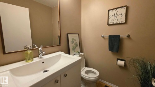 117 Londonderry Square Square, Edmonton, AB - Indoor Photo Showing Bathroom