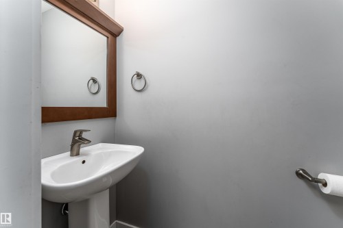 75 Richmond Link, Fort Saskatchewan, AB - Indoor Photo Showing Bathroom