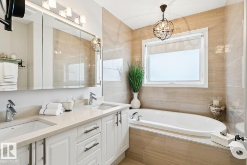 22 Prestige Point(E), Edmonton, AB - Indoor Photo Showing Bathroom