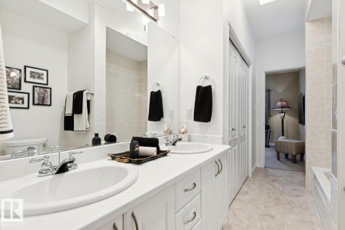 22 Prestige Point(E), Edmonton, AB - Indoor Photo Showing Bathroom