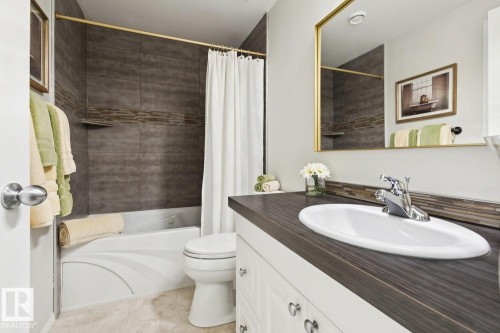 22 Prestige Point(E), Edmonton, AB - Indoor Photo Showing Bathroom