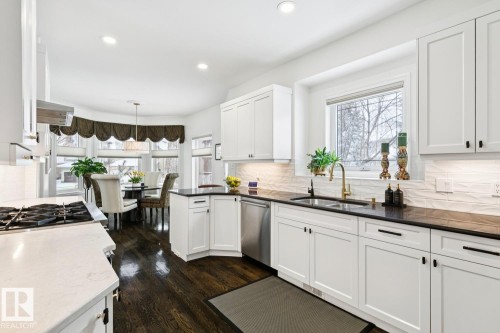 22 Prestige Point(E), Edmonton, AB - Indoor Photo Showing Kitchen With Double Sink With Upgraded Kitchen