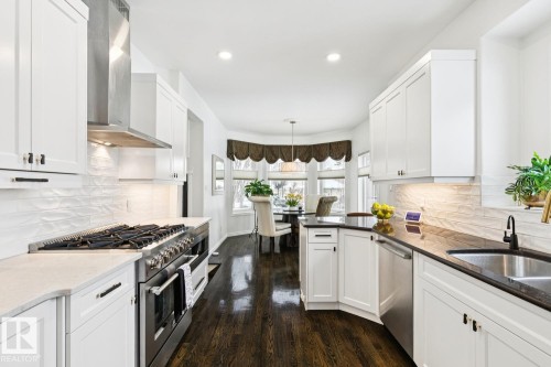 22 Prestige Point(E), Edmonton, AB - Indoor Photo Showing Kitchen With Upgraded Kitchen