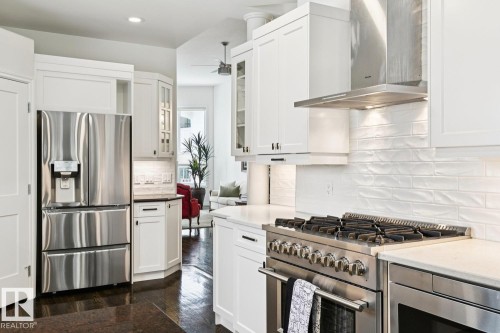 22 Prestige Point(E), Edmonton, AB - Indoor Photo Showing Kitchen With Upgraded Kitchen