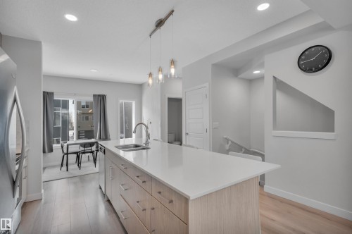 141 804 Welsh Drive, Edmonton, AB - Indoor Photo Showing Kitchen With Double Sink With Upgraded Kitchen