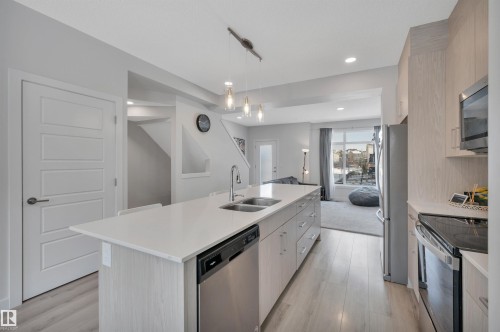 141 804 Welsh Drive, Edmonton, AB - Indoor Photo Showing Kitchen With Stainless Steel Kitchen With Double Sink With Upgraded Kitchen