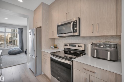 141 804 Welsh Drive, Edmonton, AB - Indoor Photo Showing Kitchen With Stainless Steel Kitchen With Upgraded Kitchen