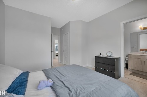 141 804 Welsh Drive, Edmonton, AB - Indoor Photo Showing Bedroom