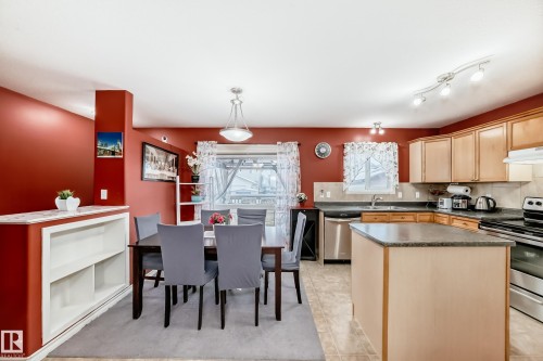 113 Keystone Lane, Leduc, AB - Indoor Photo Showing Kitchen