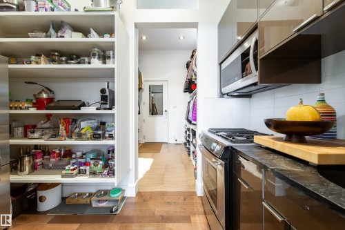 622 Howatt Drive, Edmonton, AB - Indoor Photo Showing Kitchen