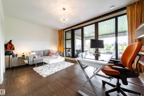 622 Howatt Drive, Edmonton, AB - Indoor Photo Showing Living Room