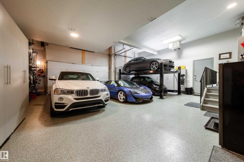 622 Howatt Drive, Edmonton, AB - Indoor Photo Showing Garage