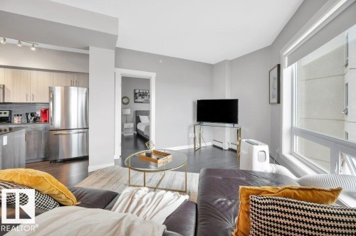2107 10226 104 Street, Edmonton, AB - Indoor