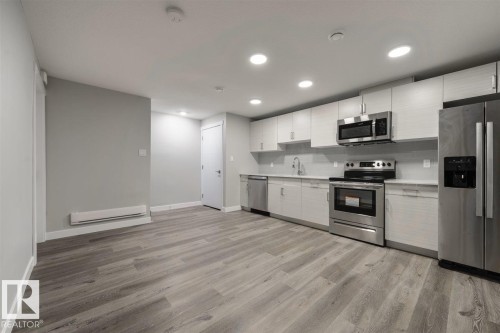 7940/7942 82 Avenue, Edmonton, AB - Indoor Photo Showing Kitchen