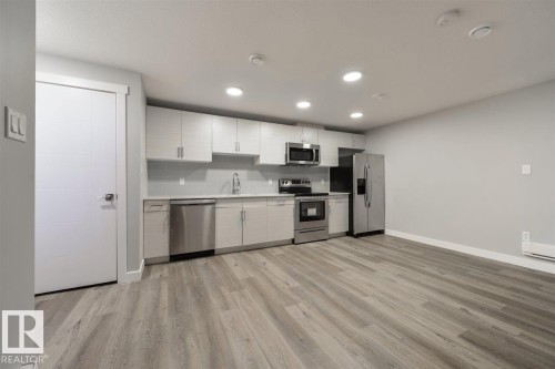 7940/7942 82 Avenue, Edmonton, AB - Indoor Photo Showing Kitchen
