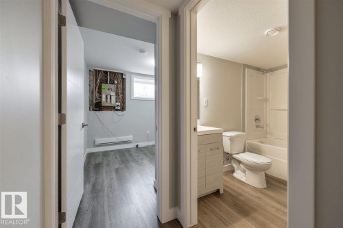 7940/7942 82 Avenue, Edmonton, AB - Indoor Photo Showing Bathroom