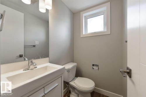 7940/7942 82 Avenue, Edmonton, AB - Indoor Photo Showing Bathroom