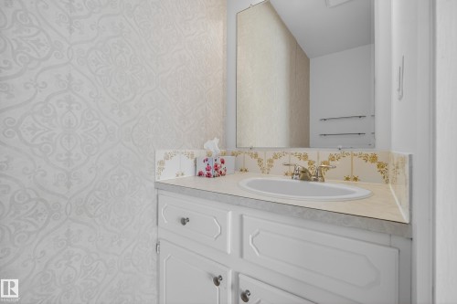 1004 61 Street, Edmonton, AB - Indoor Photo Showing Bathroom
