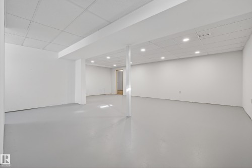 1004 61 Street, Edmonton, AB - Indoor