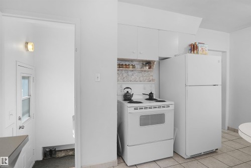 13007 93 Street, Edmonton, AB - Indoor Photo Showing Kitchen