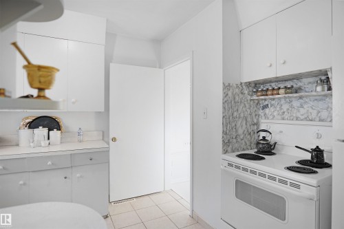 13007 93 Street, Edmonton, AB - Indoor Photo Showing Kitchen