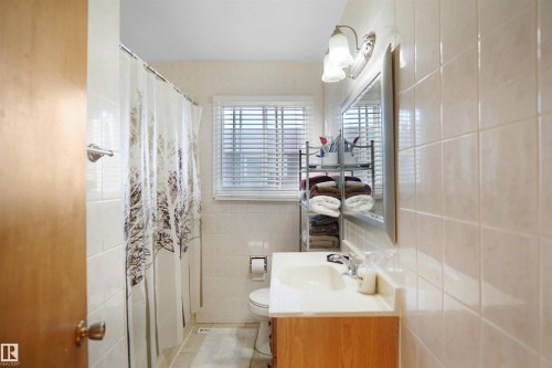 13007 93 Street, Edmonton, AB - Indoor Photo Showing Bathroom