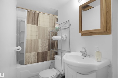 13007 93 Street, Edmonton, AB - Indoor Photo Showing Bathroom