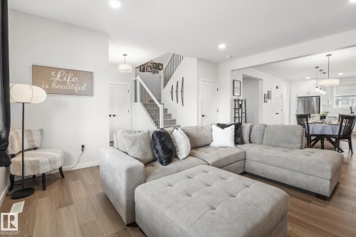 7012 54 Avenue, Beaumont, AB - Indoor Photo Showing Living Room