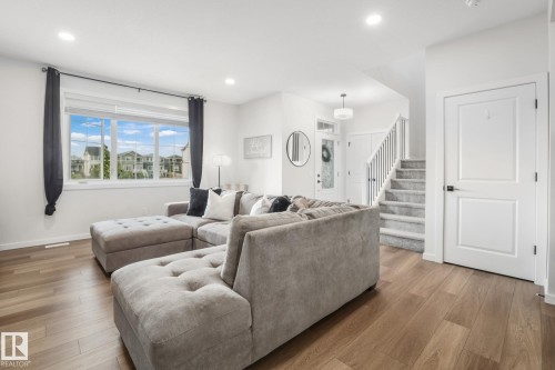 7012 54 Avenue, Beaumont, AB - Indoor Photo Showing Living Room
