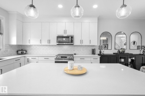 7012 54 Avenue, Beaumont, AB - Indoor Photo Showing Kitchen With Upgraded Kitchen