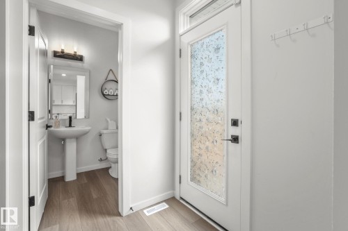 7012 54 Avenue, Beaumont, AB - Indoor Photo Showing Bathroom