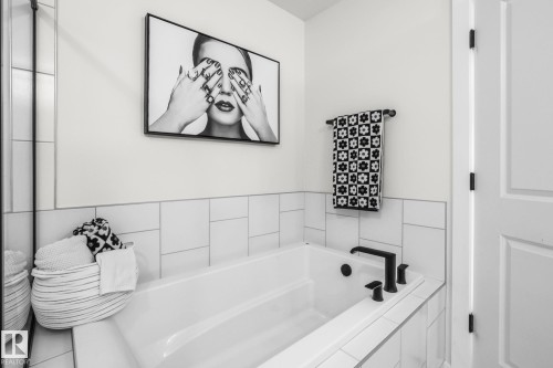 7012 54 Avenue, Beaumont, AB - Indoor Photo Showing Bathroom