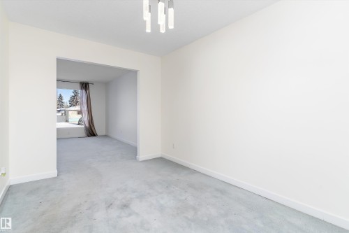 10951 35A Avenue, Edmonton, AB - Indoor Photo Showing Other Room
