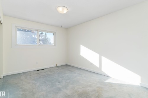 10951 35A Avenue, Edmonton, AB - Indoor Photo Showing Other Room