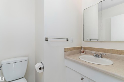 10951 35A Avenue, Edmonton, AB - Indoor Photo Showing Bathroom