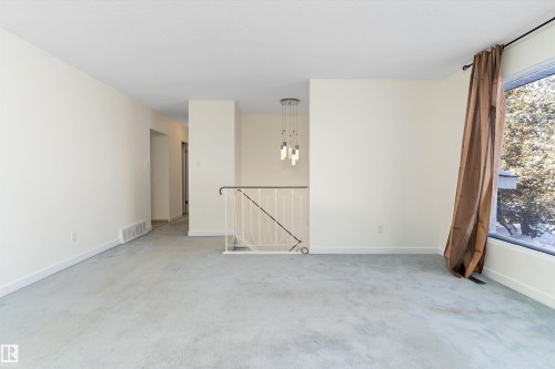 10951 35A Avenue, Edmonton, AB - Indoor Photo Showing Other Room