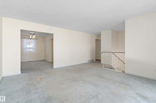 10951 35A Avenue, Edmonton, AB - Indoor Photo Showing Other Room