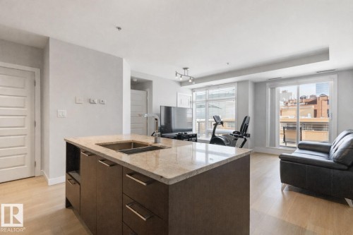 405 10388 105 Street, Edmonton, AB - Indoor