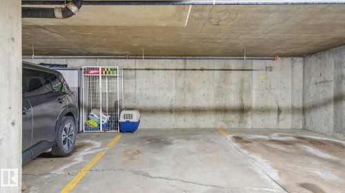 Edmonton, AB - Indoor Photo Showing Garage