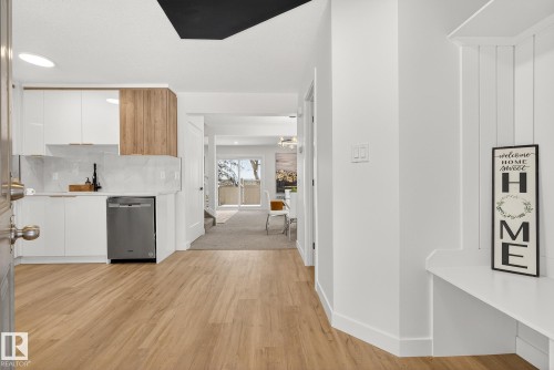 1 13833 30 Street, Edmonton, AB - Indoor Photo Showing Kitchen