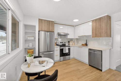 1 13833 30 Street, Edmonton, AB - Indoor Photo Showing Kitchen With Stainless Steel Kitchen With Upgraded Kitchen