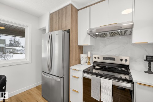 1 13833 30 Street, Edmonton, AB - Indoor Photo Showing Kitchen With Stainless Steel Kitchen