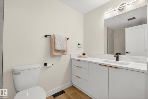 1 13833 30 Street, Edmonton, AB - Indoor Photo Showing Bathroom