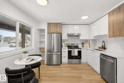 1 13833 30 Street, Edmonton, AB - Indoor Photo Showing Kitchen With Stainless Steel Kitchen With Double Sink With Upgraded Kitchen
