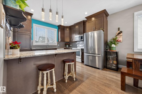135 Gilmore Way, Spruce Grove, AB - Indoor Photo Showing Kitchen